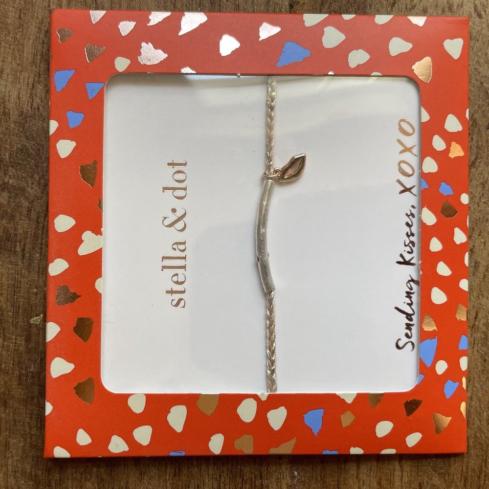 Stella & Dot NEW in box Wishing Bracelet XOXO Lips